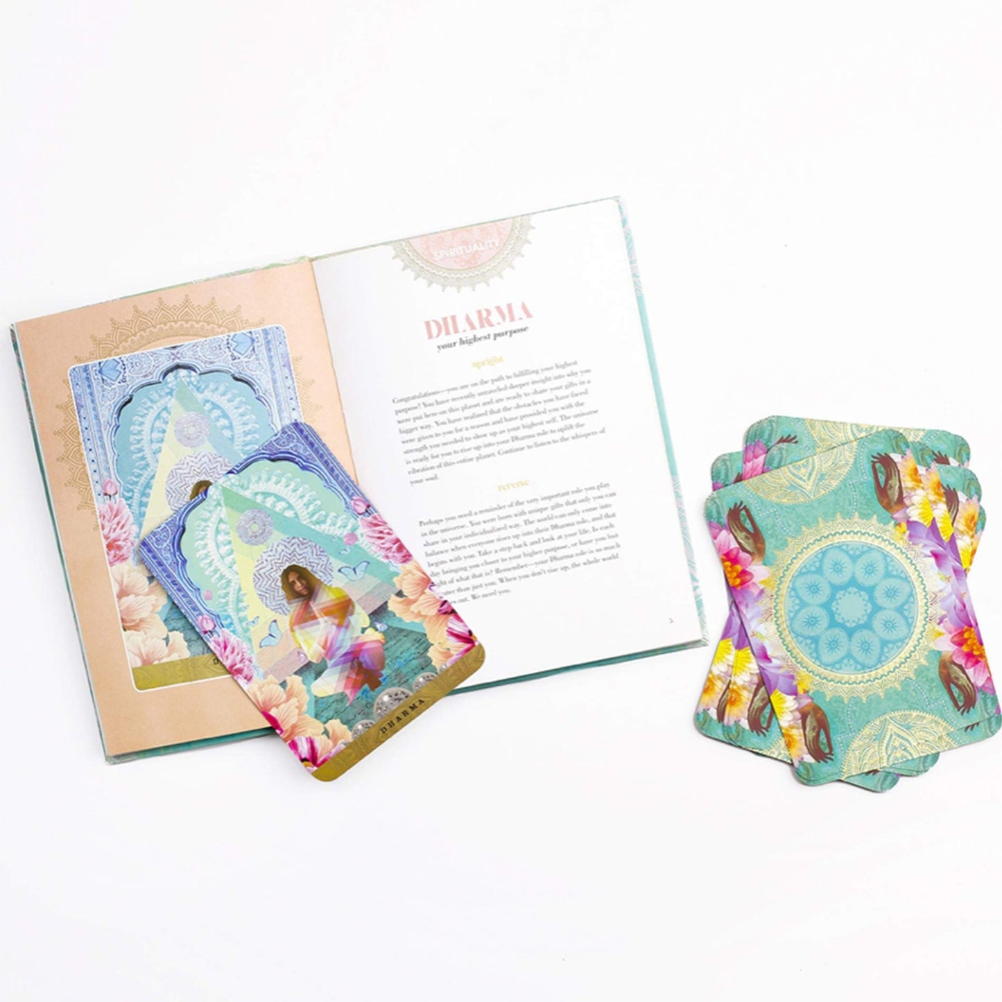 A Yogic Path: Oracle Deck And Guidebook (Keepsake Box Set) - Muse + Moonstone