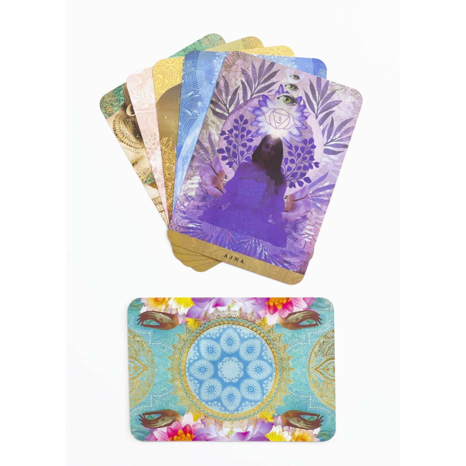 A Yogic Path: Oracle Deck And Guidebook (Keepsake Box Set) - Muse + Moonstone